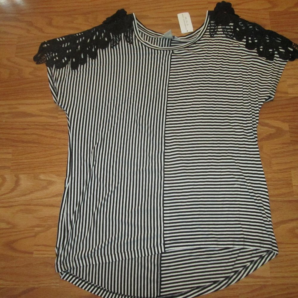 CJ Banks Black White Top Size X NWT